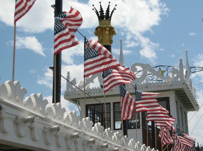July 4th Decorations on Mark Twain